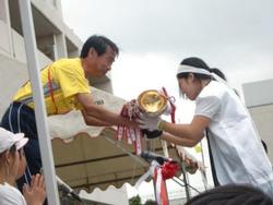 準優勝杯授与 （白組応援団長へ）