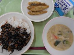 ２月 ８日 月 メヒカリフライ 荏田南小学校