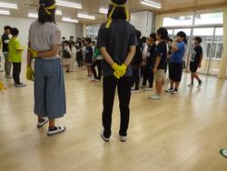 黄色