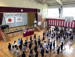 祝！入学　～ようこそ東汲沢小学校へ～