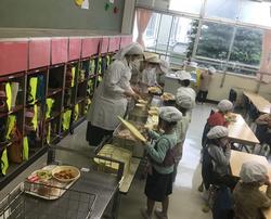 給食が始まりました