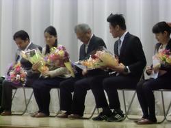 花束をもらった先生方