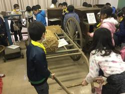 資料館見学の様子