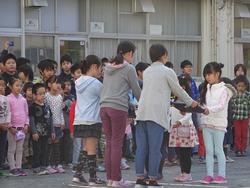 「本をたくさん読んでね！」bookバッグのプレゼントです。