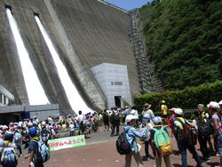 宮ヶ瀬ダムの観光放流