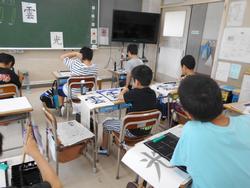 書写に取り組む様子