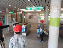 日吉本町駅で探す様子②