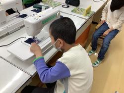 ミシンの練習の様子