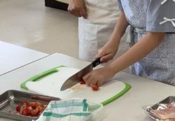 切っている