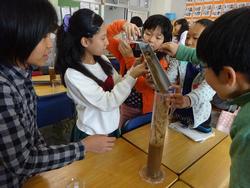 ６年生 地層のでき方 実験しました いぶき野小学校
