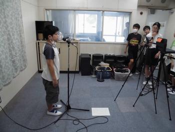 全校集会（放送室）の様子
