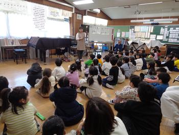 リコーダー紹介の様子