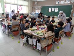 給食の様子②