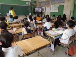 全校放送の様子②