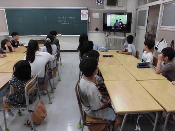 区子ども会議に参加して　感想を聞く子どもたち