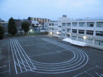 朝の岩崎小学校