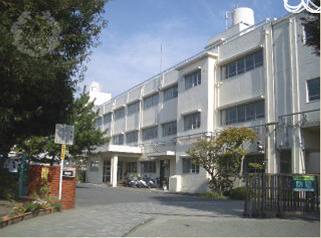 港南台第一小学校正門