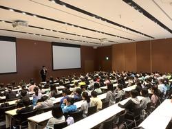 横浜市会議事堂での様子