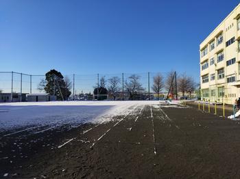 校庭の雪