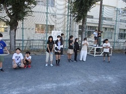 児童会活動 フラフープくぐり-3-1