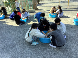 3年生 社会科洗濯体験