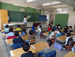 保育園の先生の読み聞かせ