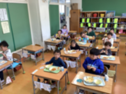 給食の様子