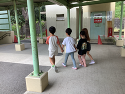 学校探検の様子