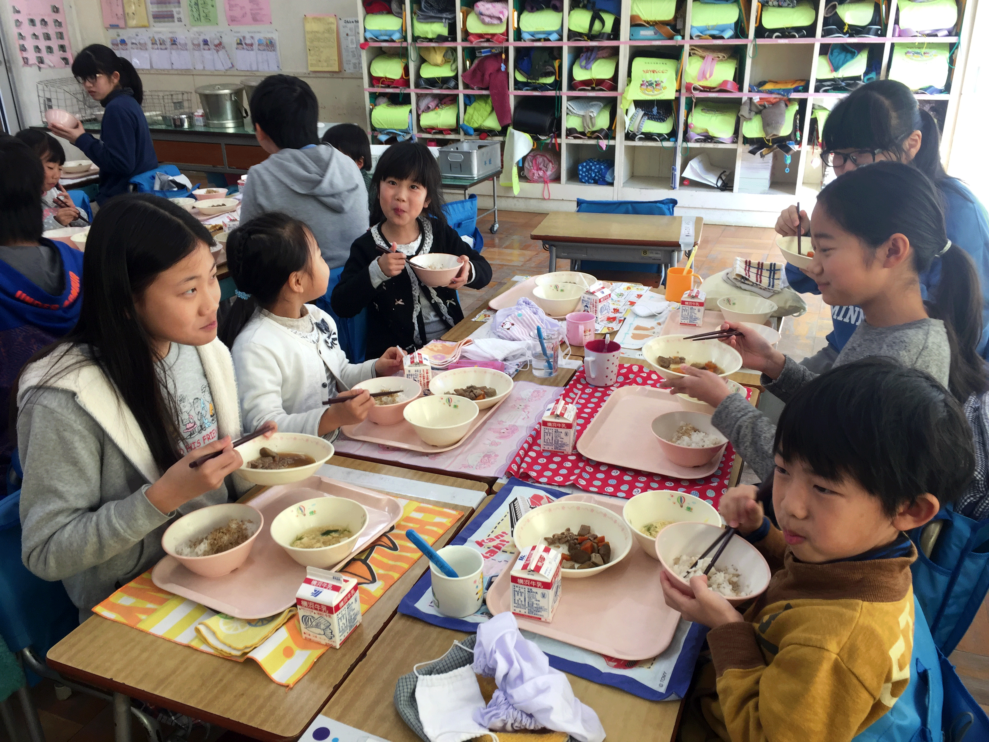 給食週間にふれあい給食 さつきが丘小学校