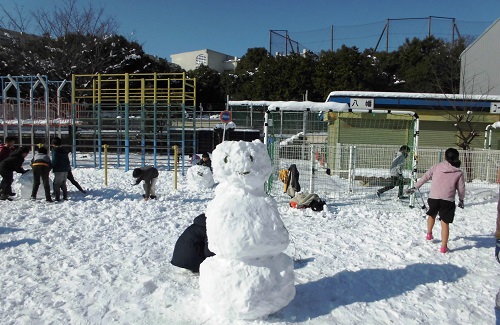 雪遊び