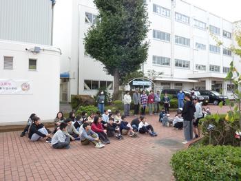 樹名札取り付け