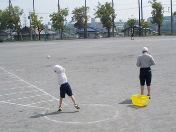 ソフトボール投げ