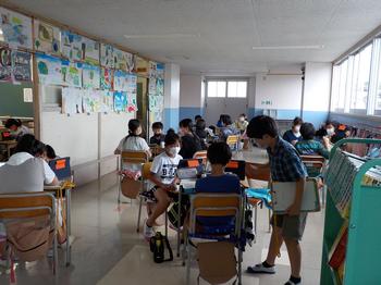 きいてきいてきいてみよう（廊下）