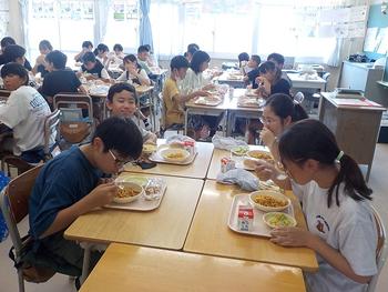 給食