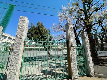 学校正門