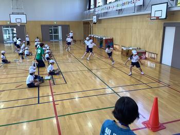 反復横跳びのようす