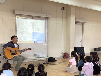 先生生演奏のギターで、とっても盛り上がりました！