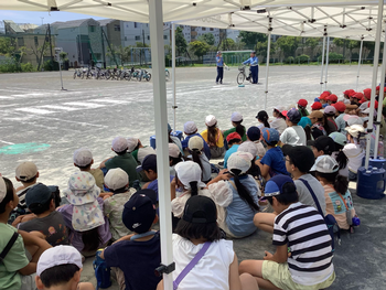 自転車の安全な乗り方教室の様子です。