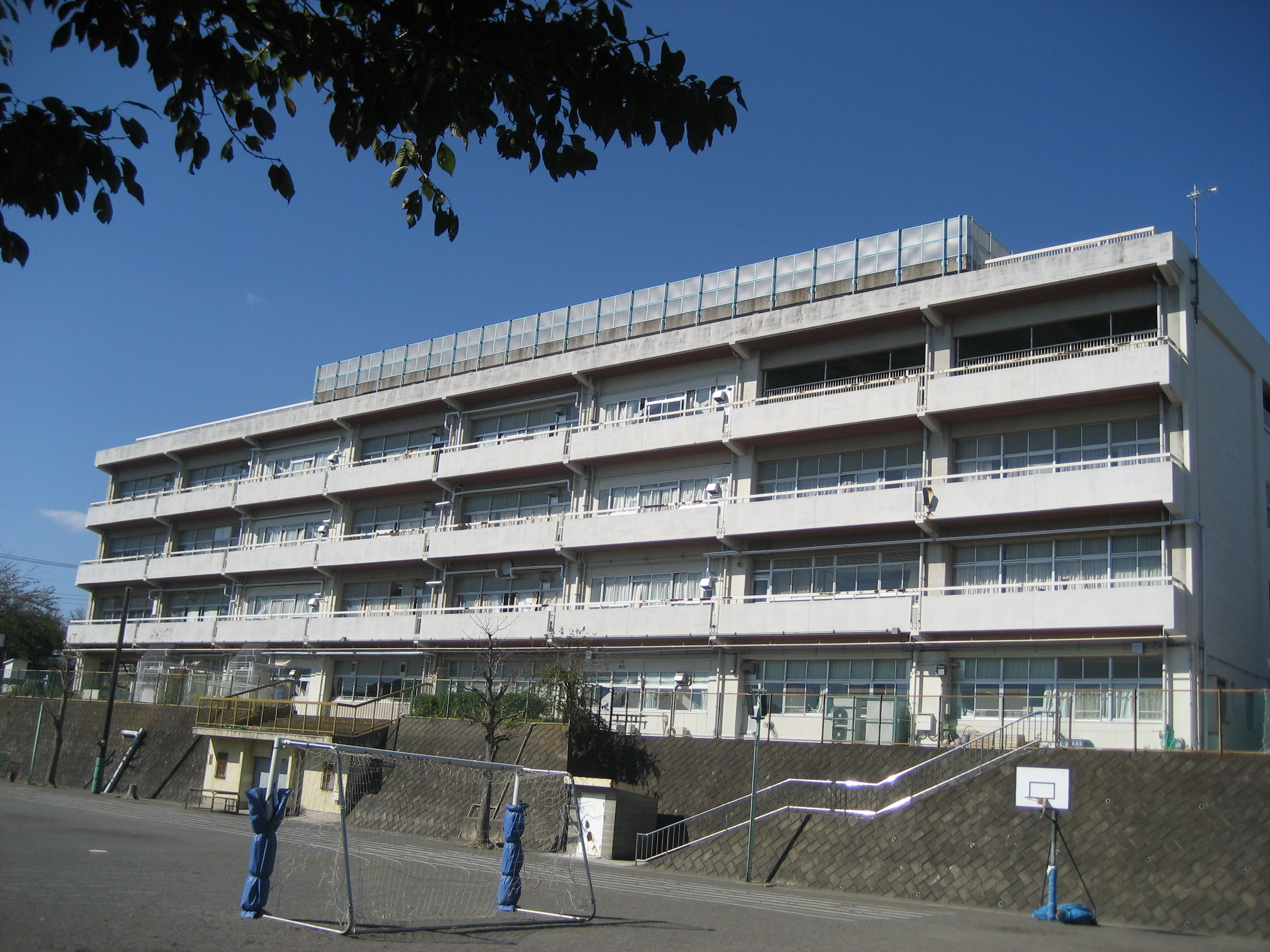 善部小学校舎