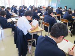 朝の校内