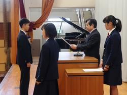 認証式