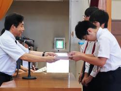 全校集会