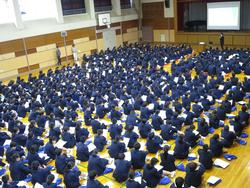 全校集会