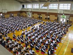 全校集会