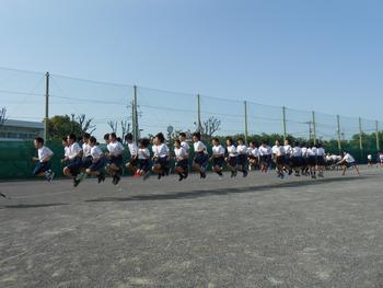 1年生 大縄跳びがんばっています 南高等学校附属中学校