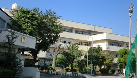 鶴見中学校の校舎写真
