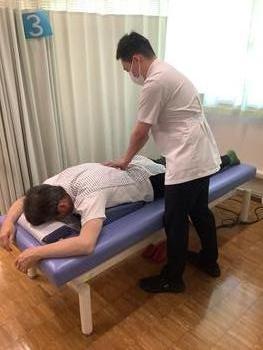 あん摩実技の様子１