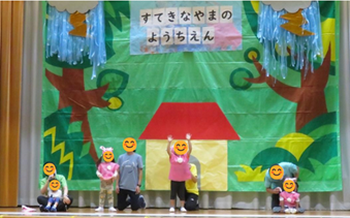 かわいいうさぎぐみがダンスをおどっている写真